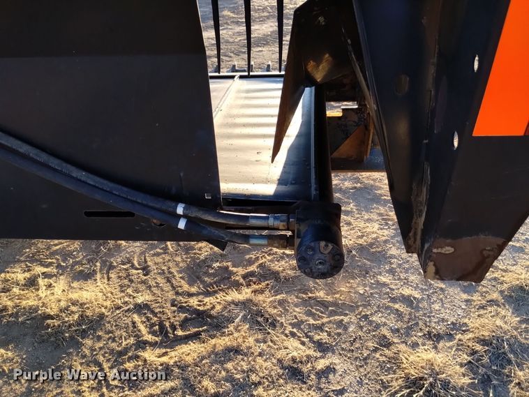 image for item DK8940 2005 MacDon 973  draper head