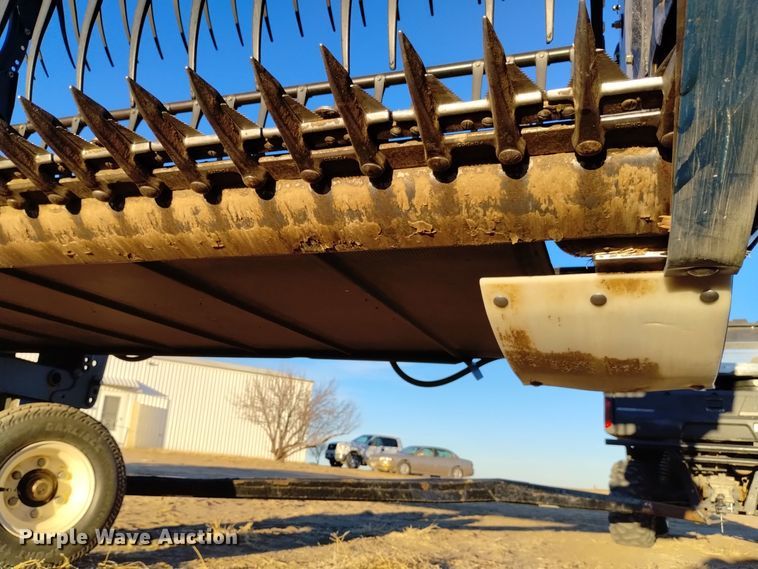 image for item DK8940 2005 MacDon 973  draper head