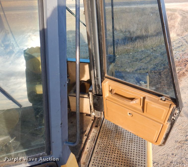 image for item DL7816 1987 Caterpillar Challenger 65  track tractor