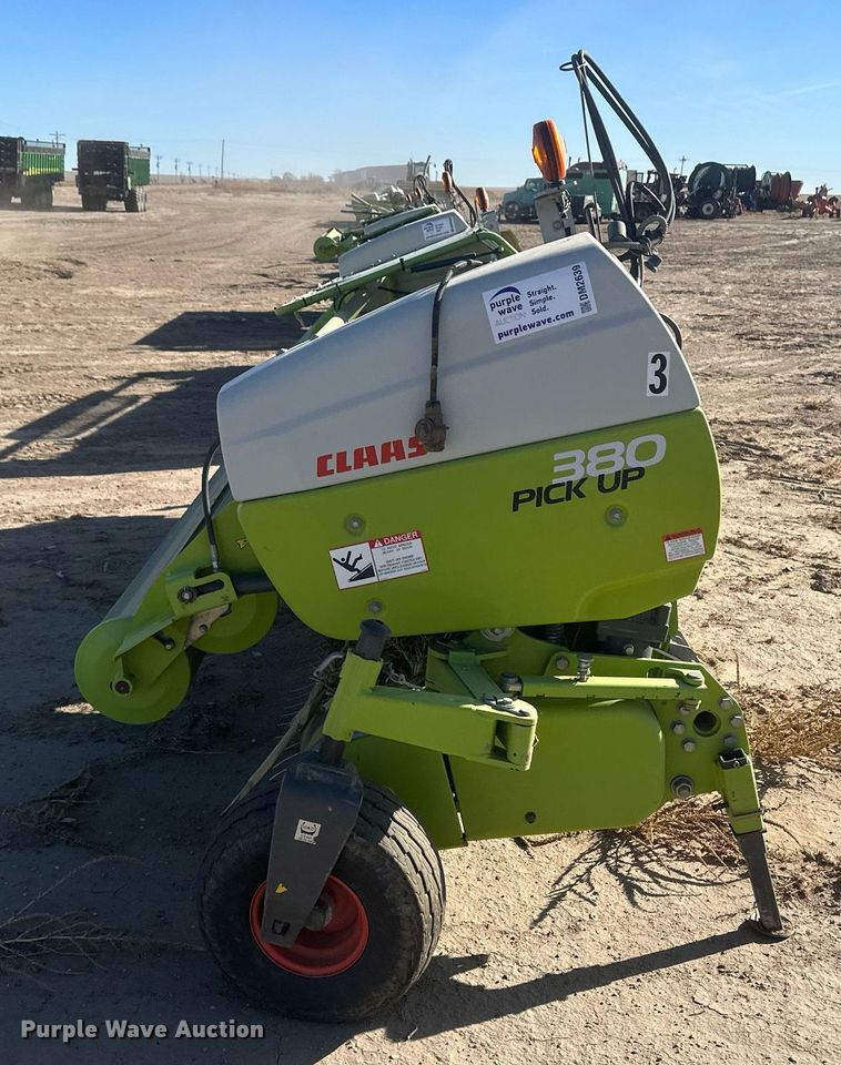 image for item DM2639 2017 Claas 380  pickup head