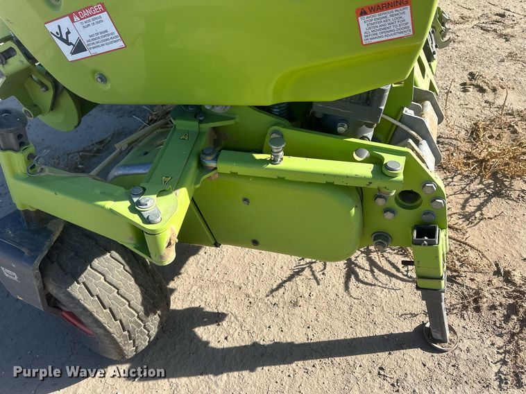 image for item DM2639 2017 Claas 380  pickup head
