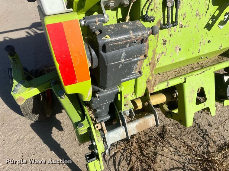 image for item DM2639 2017 Claas 380  pickup head