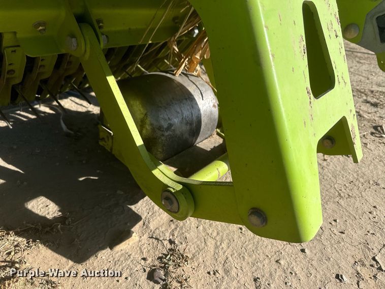 image for item DM2639 2017 Claas 380  pickup head