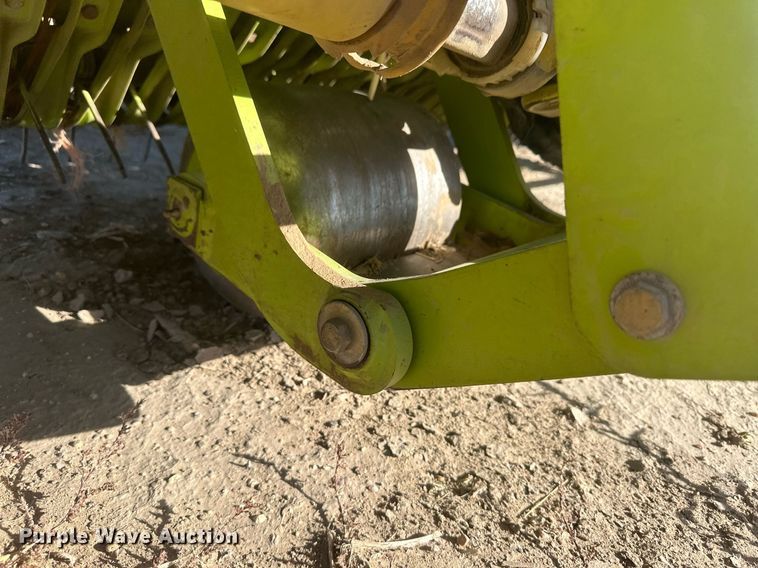 image for item DM2639 2017 Claas 380  pickup head