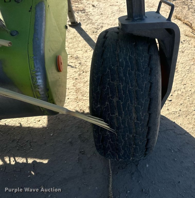 image for item DM2639 2017 Claas 380  pickup head