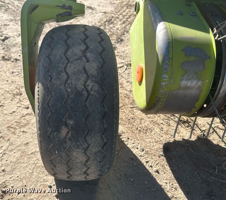 image for item DM2639 2017 Claas 380  pickup head