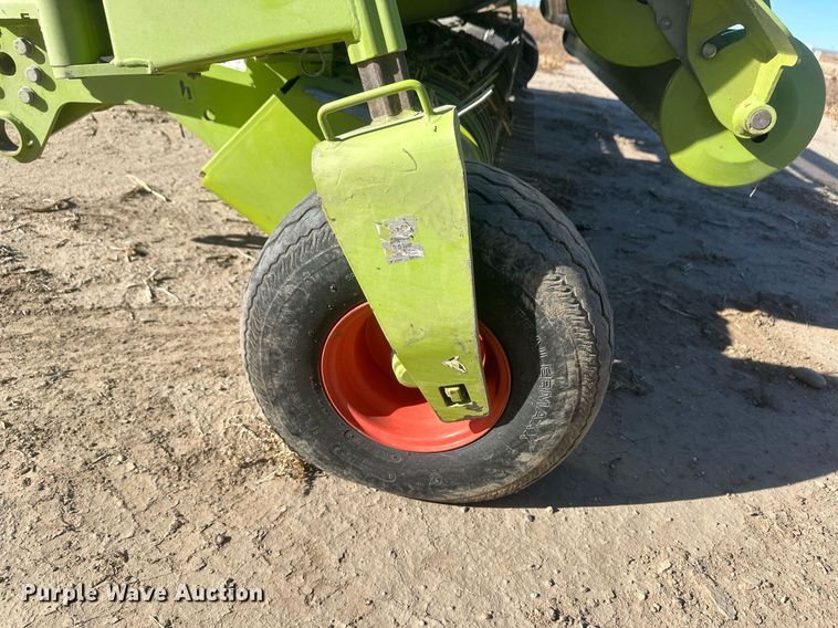 image for item DM2639 2017 Claas 380  pickup head