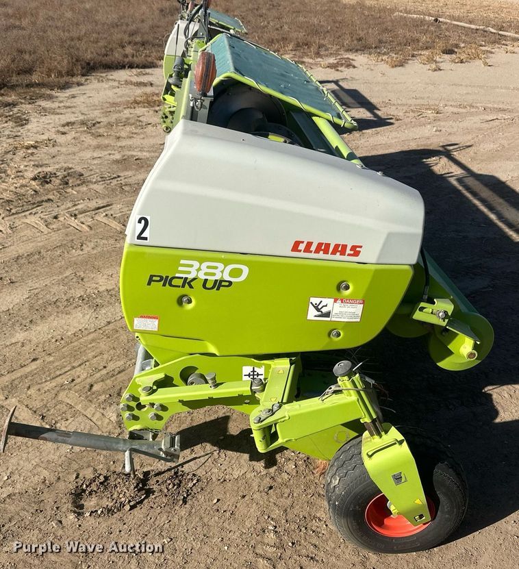 image for item DM2646 2017 Claas 380  pickup head