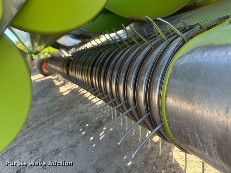 image for item DM2646 2017 Claas 380  pickup head