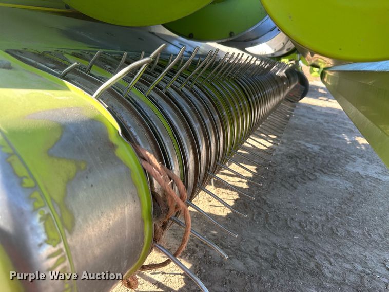 image for item DM2646 2017 Claas 380  pickup head