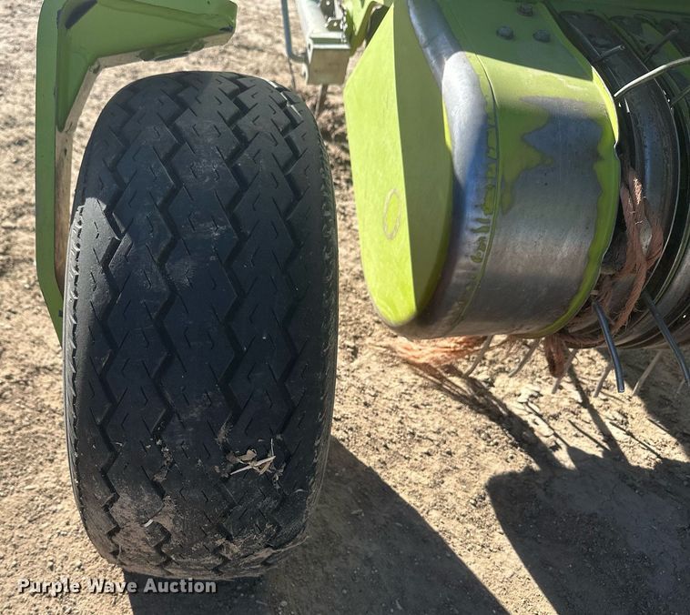 image for item DM2646 2017 Claas 380  pickup head