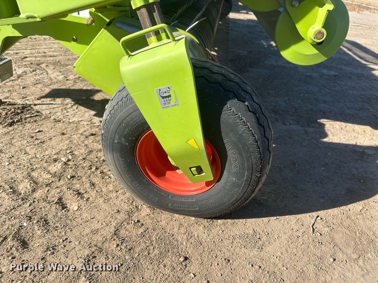 image for item DM2646 2017 Claas 380  pickup head