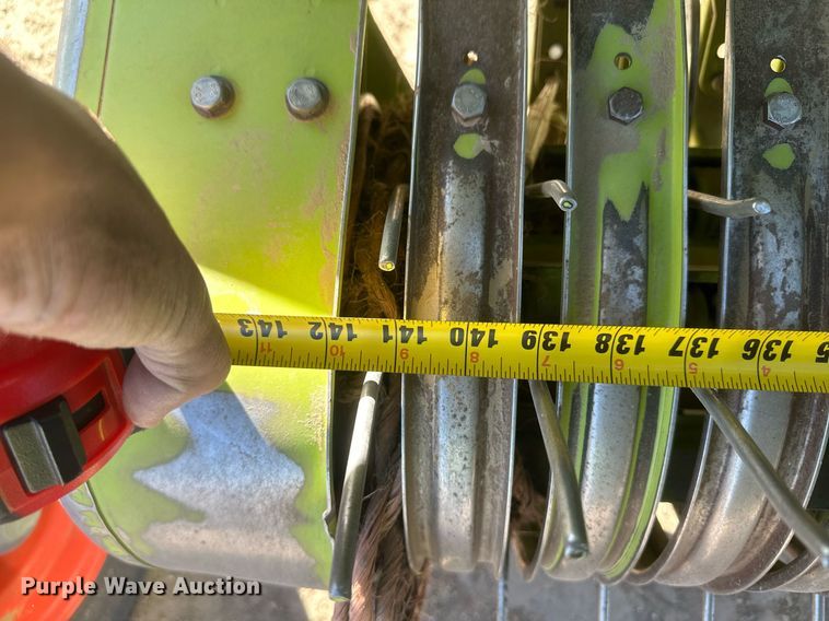 image for item DM2646 2017 Claas 380  pickup head