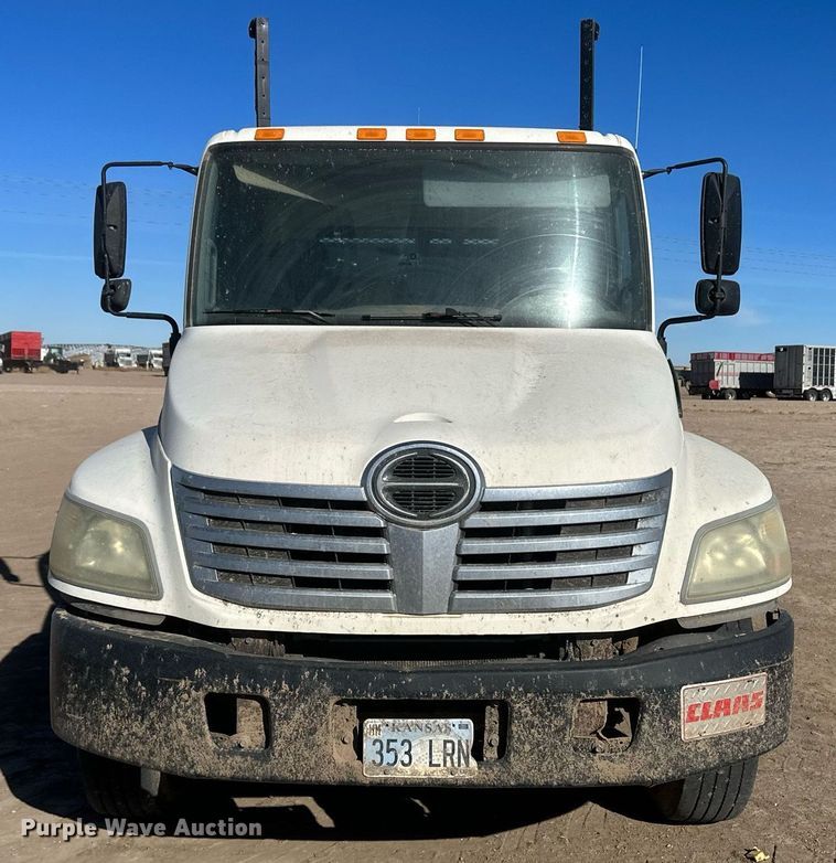 image for item DM2648 2006 Hino 268  utility / service truck