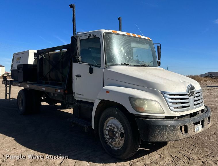 image for item DM2648 2006 Hino 268  utility / service truck