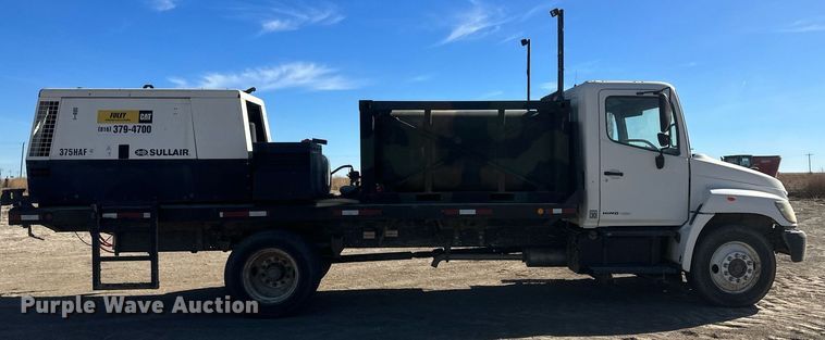 image for item DM2648 2006 Hino 268  utility / service truck