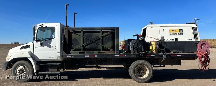 image for item DM2648 2006 Hino 268  utility / service truck