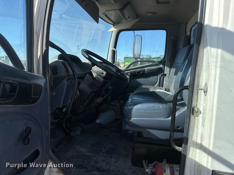 image for item DM2648 2006 Hino 268  utility / service truck