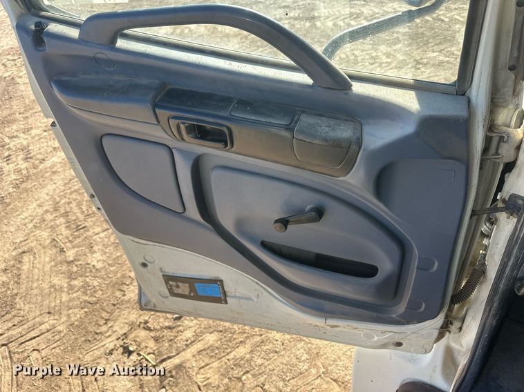 image for item DM2648 2006 Hino 268  utility / service truck