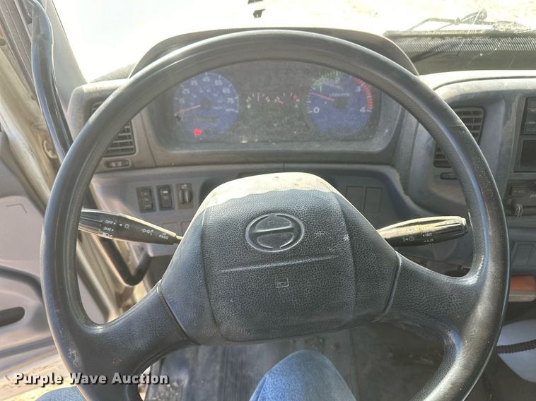 image for item DM2648 2006 Hino 268  utility / service truck