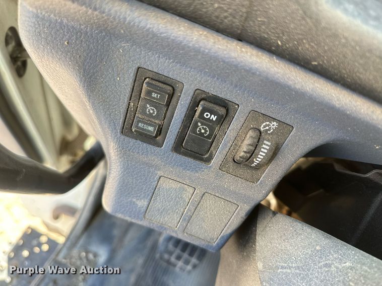 image for item DM2648 2006 Hino 268  utility / service truck