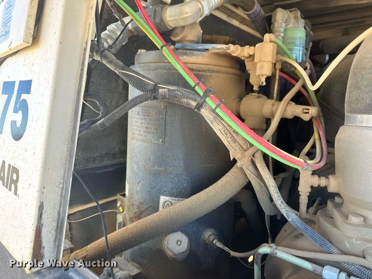 image for item DM2648 2006 Hino 268  utility / service truck