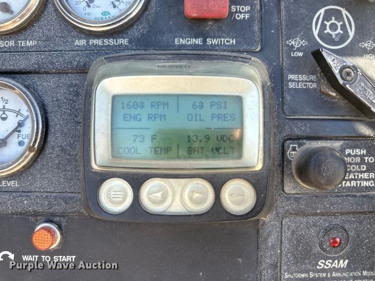 image for item DM2648 2006 Hino 268  utility / service truck