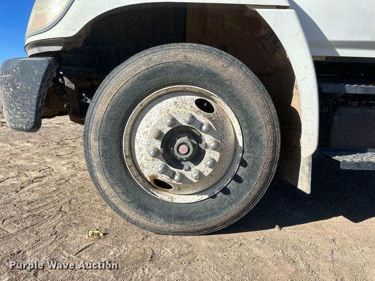 image for item DM2648 2006 Hino 268  utility / service truck