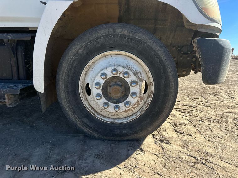 image for item DM2648 2006 Hino 268  utility / service truck