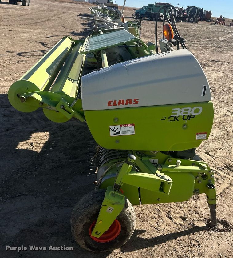 image for item DM2650 2017 Claas 380  pickup head