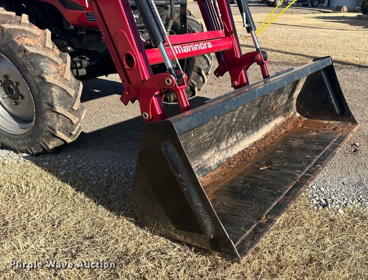 image for item DN0574 2015 Mahindra 2565  tractor