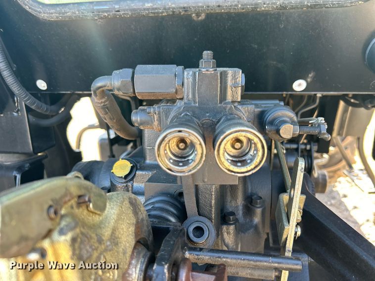 image for item DN0574 2015 Mahindra 2565  tractor