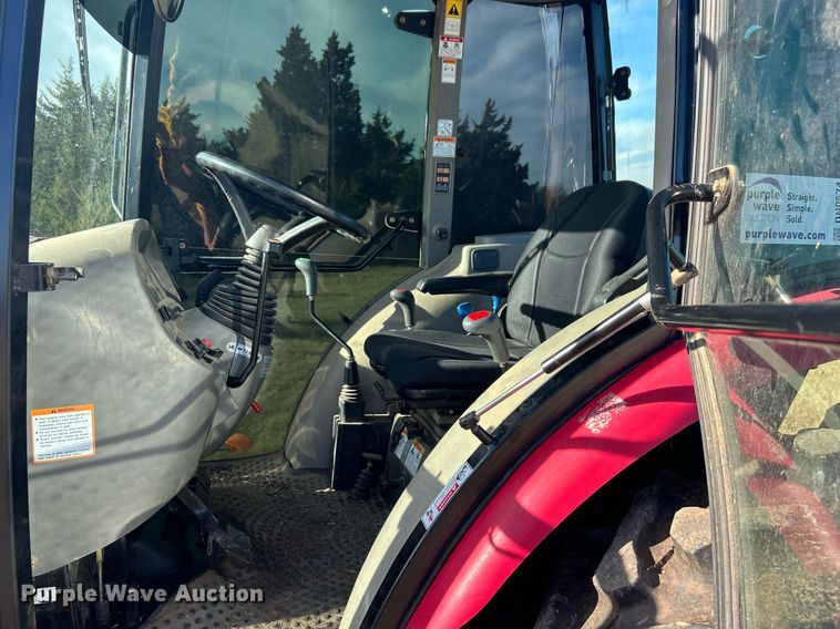 image for item DN0574 2015 Mahindra 2565  tractor