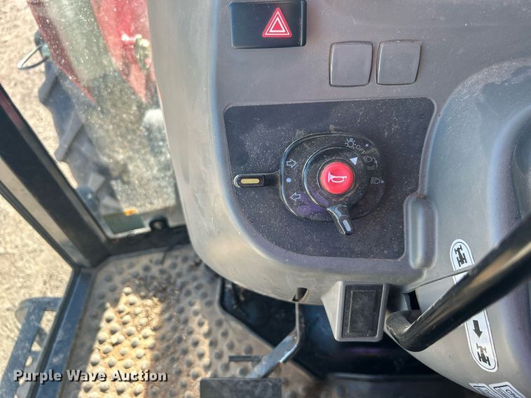 image for item DN0574 2015 Mahindra 2565  tractor