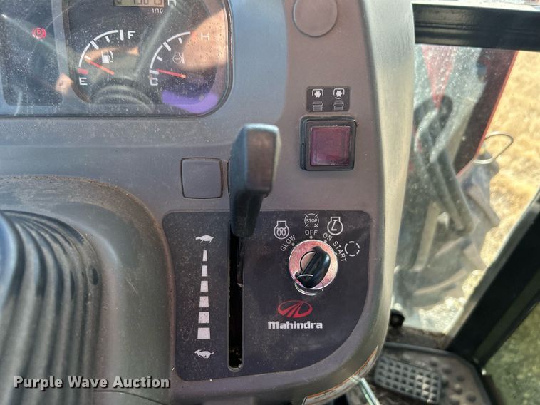 image for item DN0574 2015 Mahindra 2565  tractor