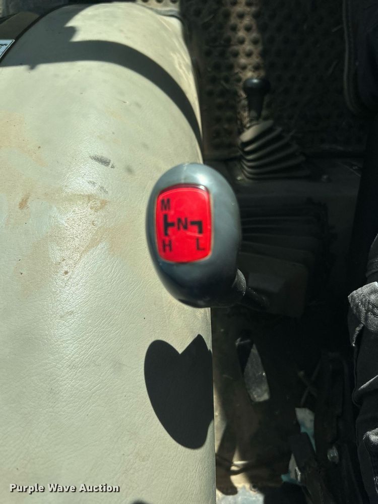 image for item DN0574 2015 Mahindra 2565  tractor