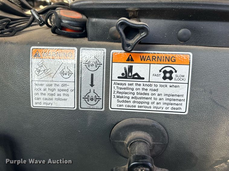 image for item DN0574 2015 Mahindra 2565  tractor