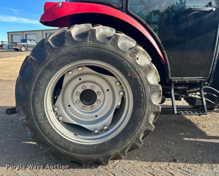 image for item DN0574 2015 Mahindra 2565  tractor