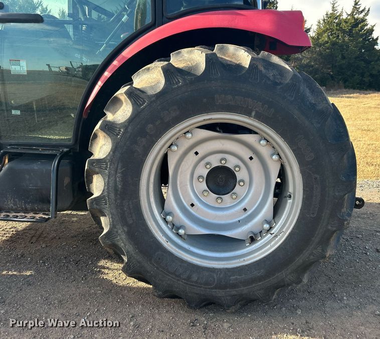 image for item DN0574 2015 Mahindra 2565  tractor