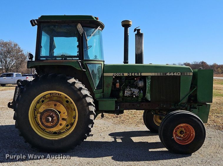 image for item DN7082 1978 John Deere 4440  tractor