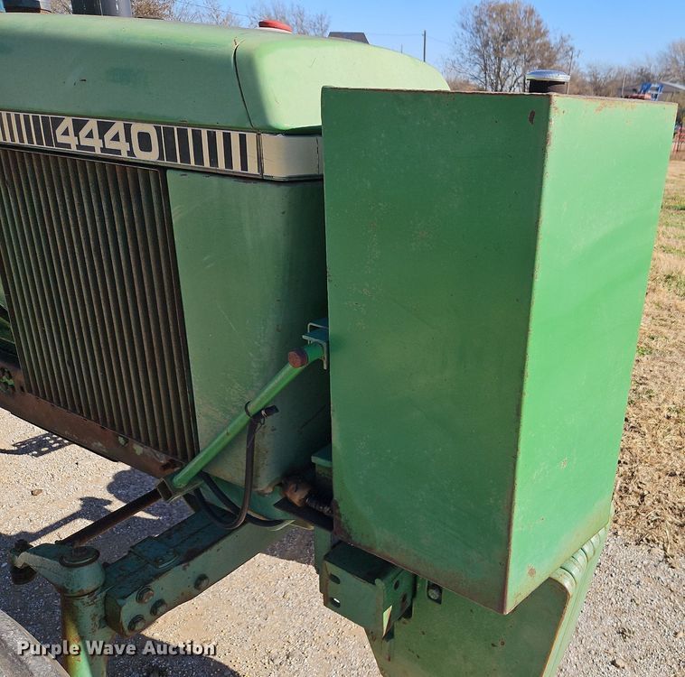 image for item DN7082 1978 John Deere 4440  tractor