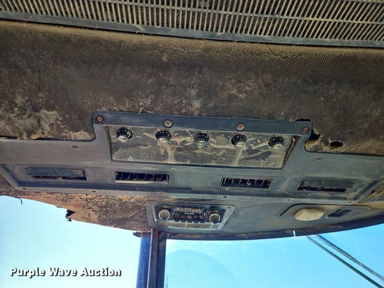 image for item DN7082 1978 John Deere 4440  tractor