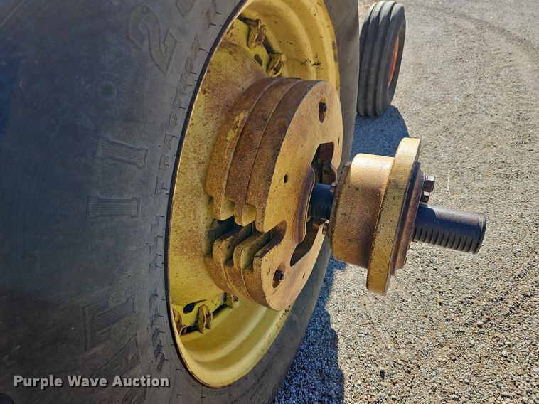 image for item DN7082 1978 John Deere 4440  tractor