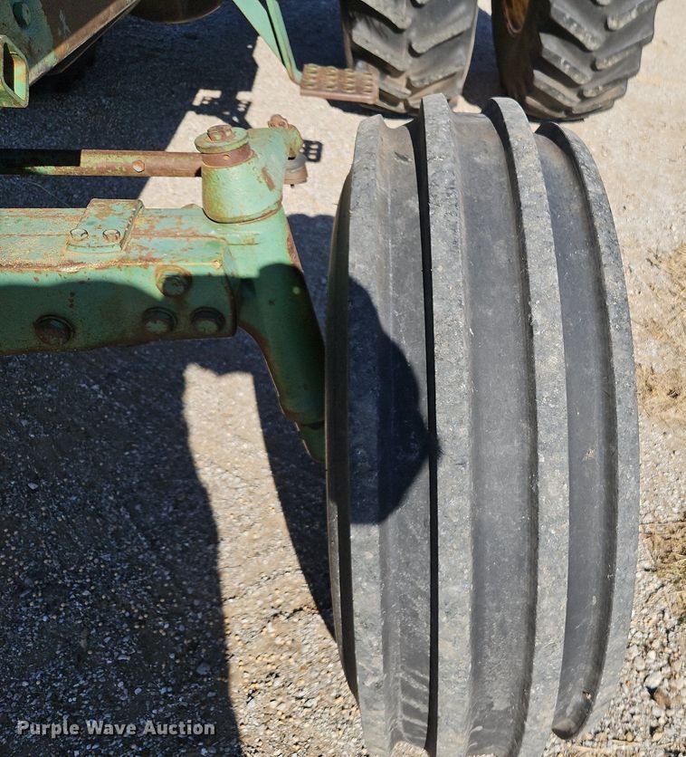 image for item DN7082 1978 John Deere 4440  tractor