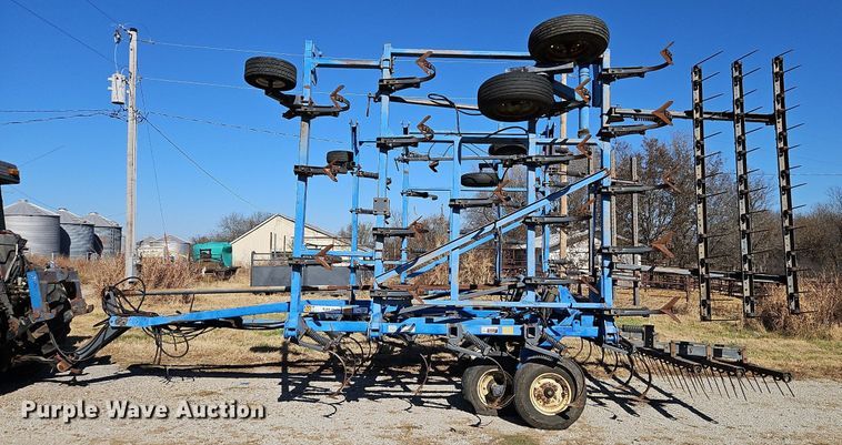 image for item DN7083 DMI Tigermate TMDF  field cultivator