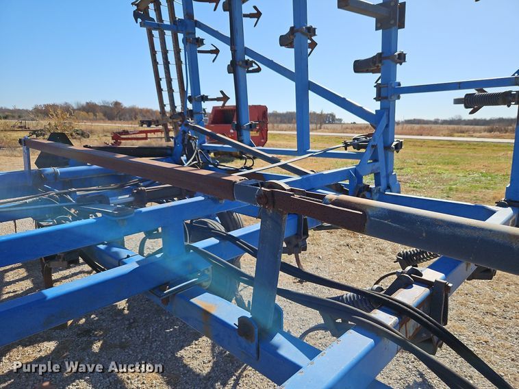 image for item DN7083 DMI Tigermate TMDF  field cultivator