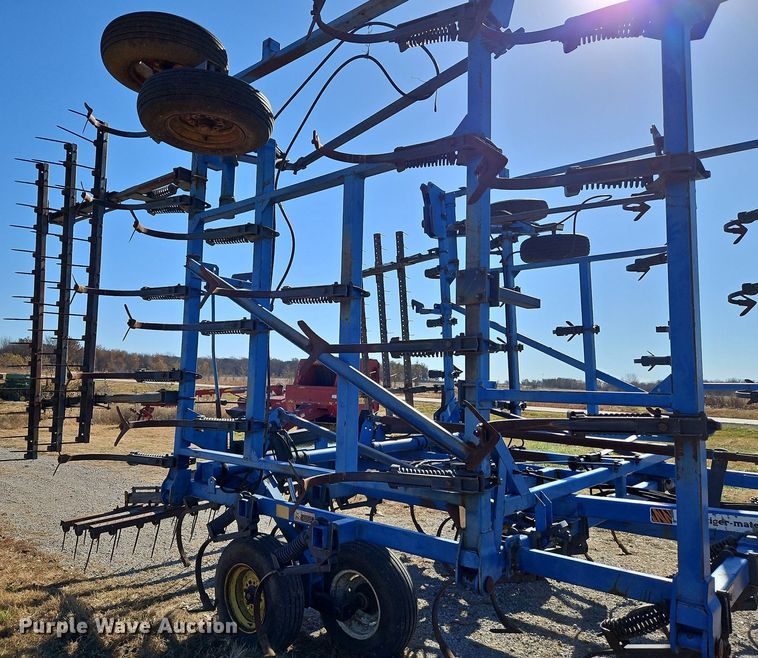 image for item DN7083 DMI Tigermate TMDF  field cultivator