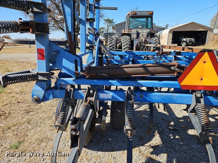 image for item DN7083 DMI Tigermate TMDF  field cultivator