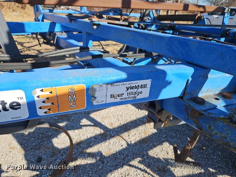 image for item DN7083 DMI Tigermate TMDF  field cultivator