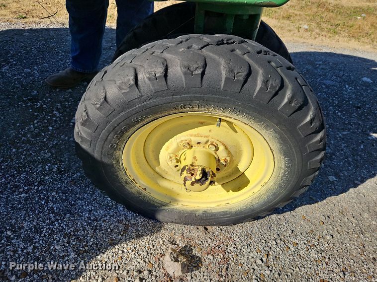 image for item DN7088 John Deere 60  tractor